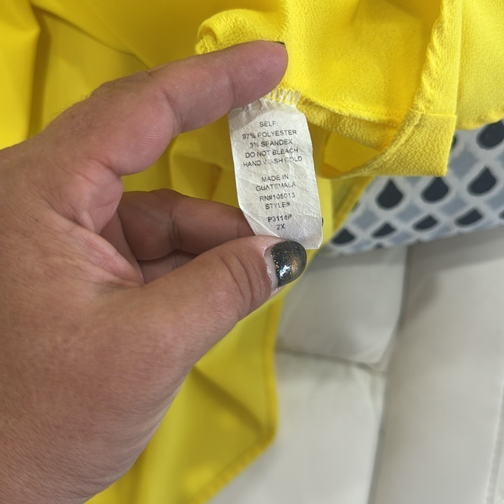 Andree by Unit Yellow V-Neck Bell Sleeve Blouse.  Sz 2X - Picture 8 of 8